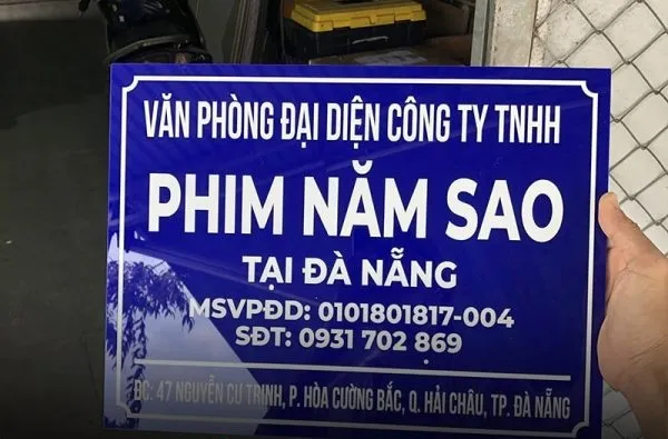 Làm biển công ty mica là một trong những giải pháp quảng cáo hiệu quả,