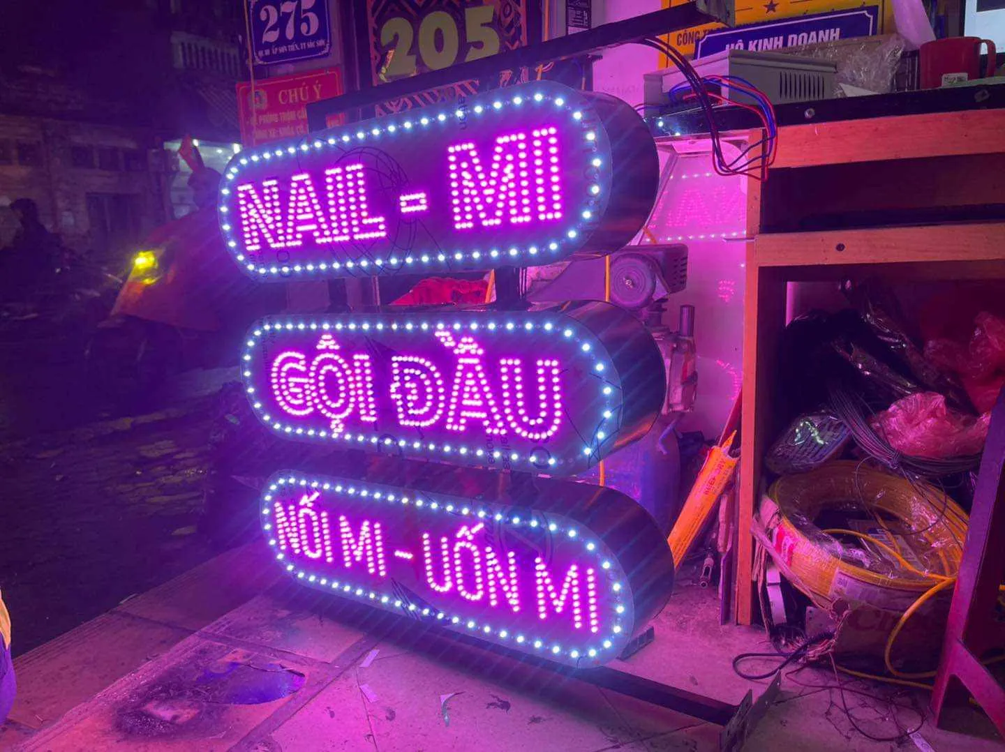 Quy trình làm biển vẫy led chuyên nghiệp tại Làm Bảng Hiệu Co