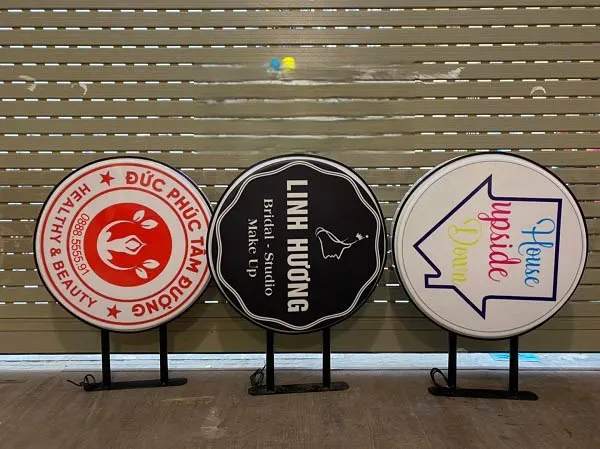 Quy trình làm biển vẫy mica chuyên nghiệp tại Làm Bảng Hiệu Co