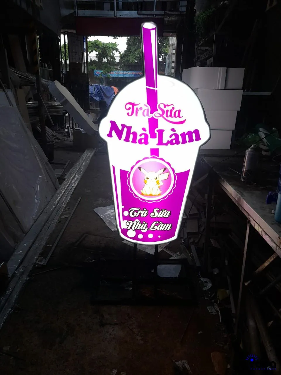 Thiết Kế Biển Vẫy Hút Nổi Theo Yêu Cầu Của Khách Hàng