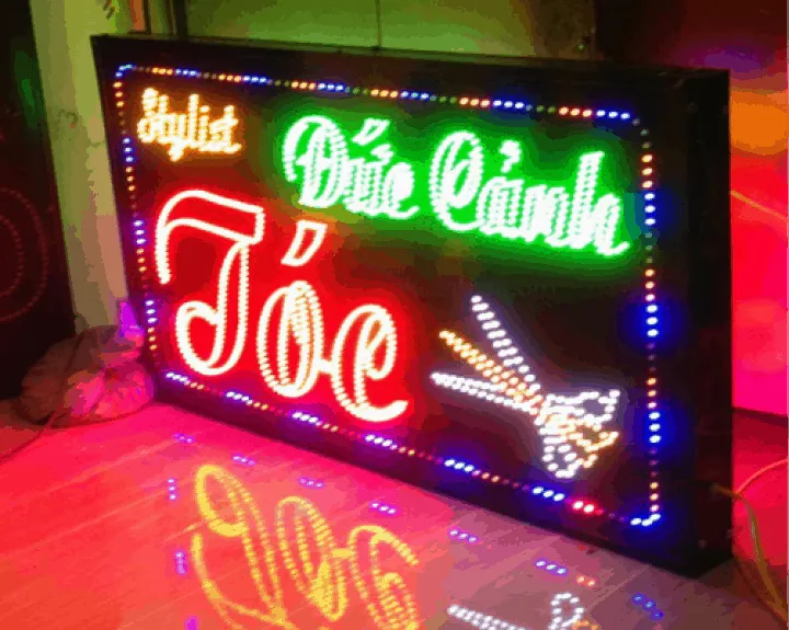 Ưu điểm nổi bật của dịch vụ làm biển vẫy led tại Làm Bảng Hiệu Co