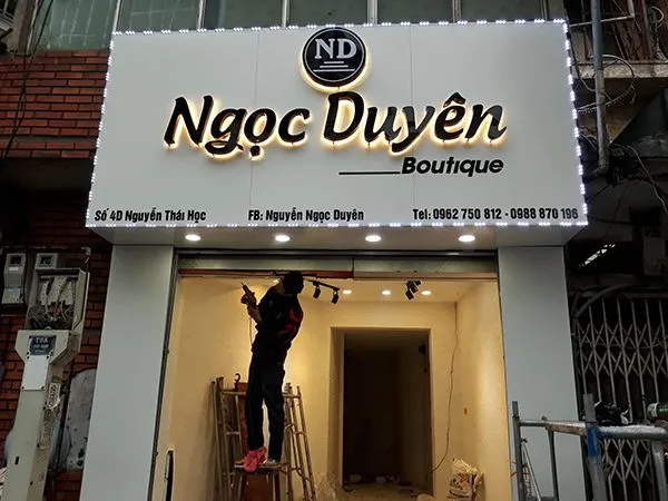 Bảng giá chữ nổi alu thường được tính dựa trên diện tích, độ dày và loại vật liệu sử dụng