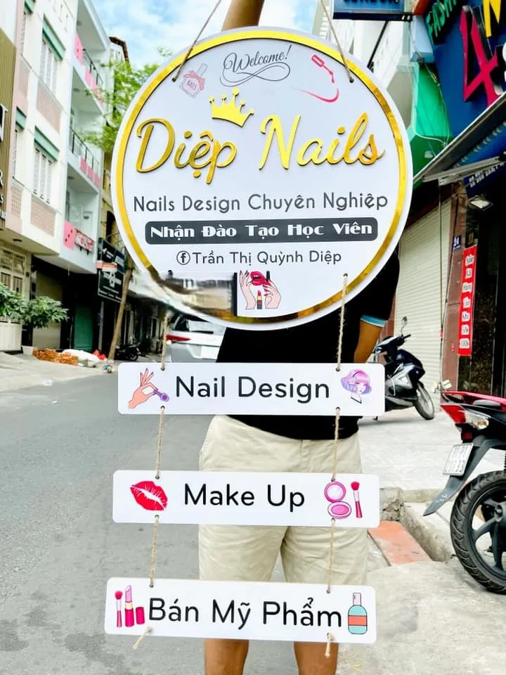 Bảng hiệu tiệm nail đứng
