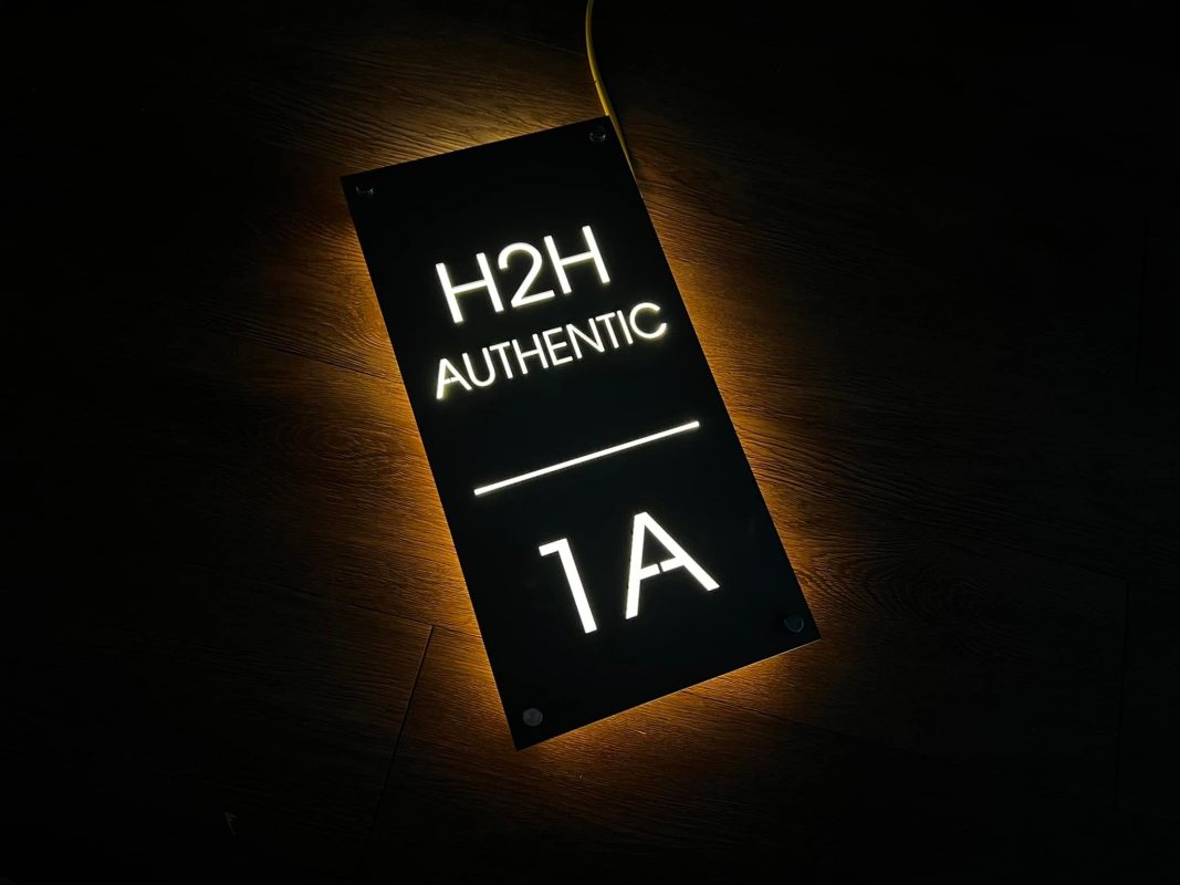 Làm Bảng Hiệu Co tự hào là đơn vị làm biển số nhà đẹp TPHCM với tiêu chí: chất lượng - thẩm mỹ - giá thành hợp lý