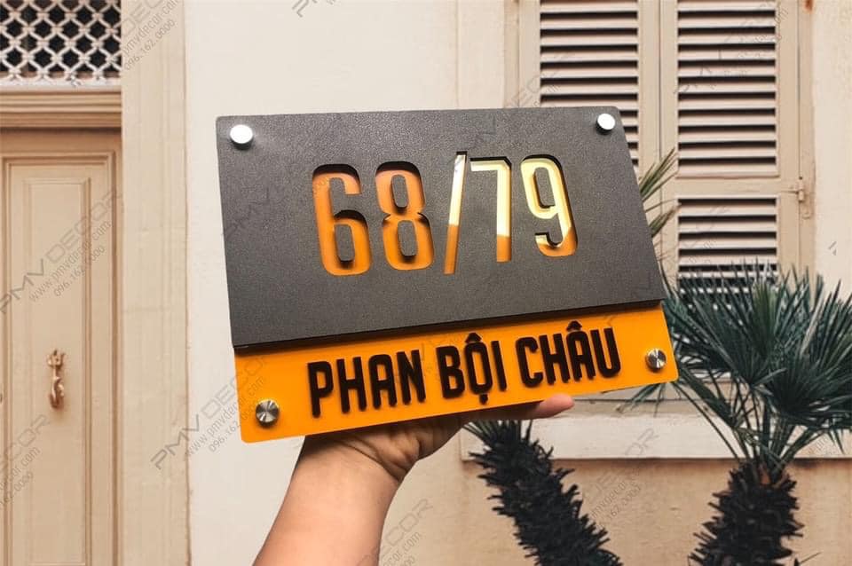 Biển số nhà bằng đồng mang đến vẻ đẹp cổ điển, sang trọng và đẳng cấp cho ngôi nhà của bạn