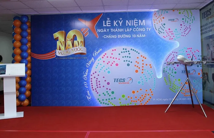 Quá trình thiết kế và in backdrop được thực hiện tỉ mỉ, đảm bảo thông điệp quảng cáo được truyền tải hiệu quả nhất.