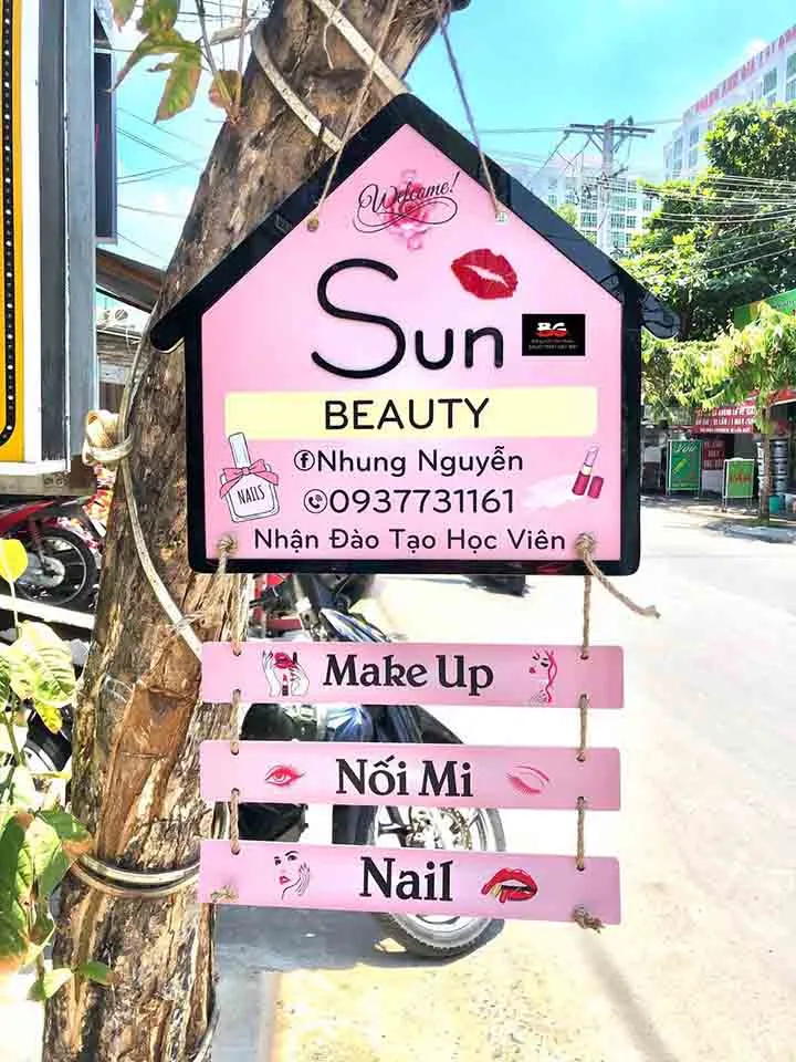 Mẫu bảng hiệu quán tiệm nail đẹp đang hướng tới sự tối giản nhưng sang trọng