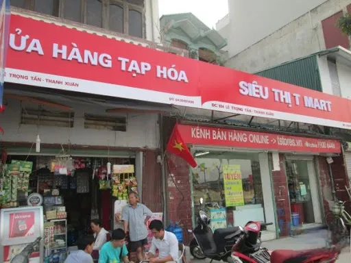 Mẫu biển quảng cáo tạp hóa kết hợp là sự pha trộn giữa phong cách truyền thống và hiện đại