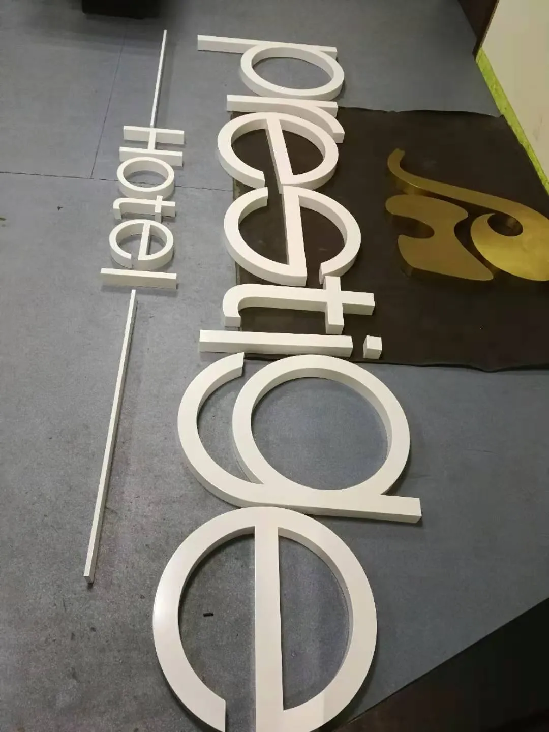 Làm Bảng Hiệu Co cung cấp dịch vụ lắp đặt biển chữ nổi formex chuyên nghiệp