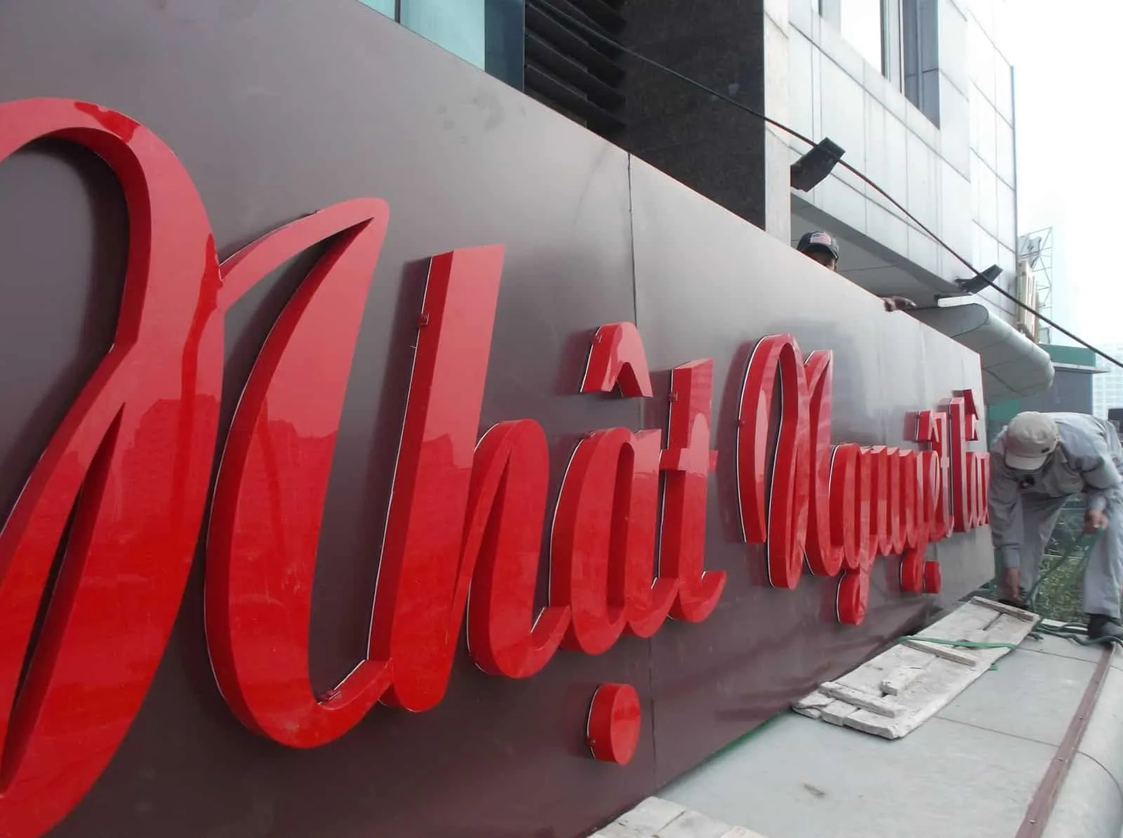 Cấu trúc và kiểu dáng của chữ mica cũng rất đa dạng, mỗi loại đều mang đến hiệu quả thẩm mỹ và chức năng khác nhau