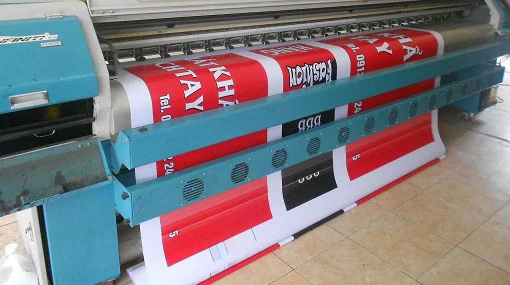 Quy trình in phông bạt tại Làm Bảng Hiệu Co bắt đầu bằng việc tư vấn và lấy thông tin chi tiết về yêu cầu của khách hàng