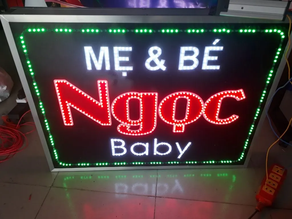 Bạn là chủ cửa hàng nhỏ? Khám phá ngay hướng dẫn chi tiết về kích thước, mẫu mã và giá biển LED vẫy mới nhất 2025 để chọn giải pháp quảng cáo hiệu quả nhất!