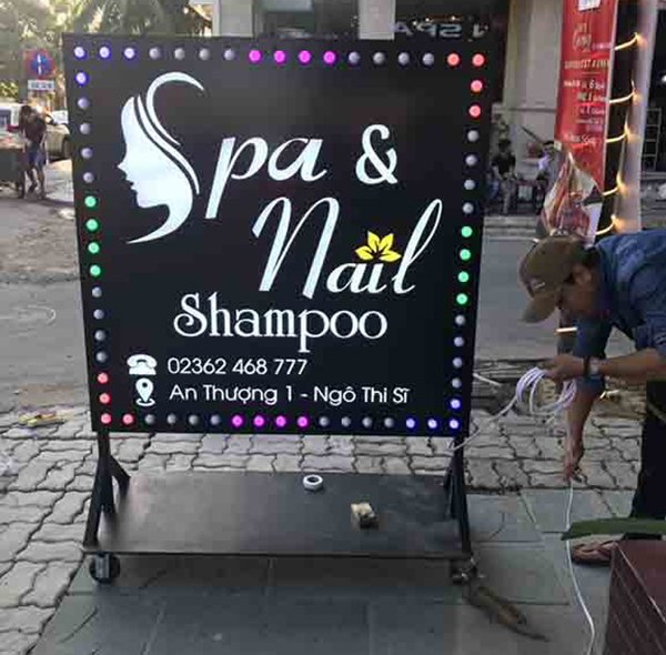 bin quang cao hop den alu am ban 7