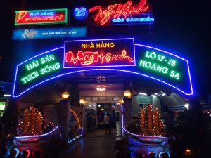 Mẫu biển bảng quảng c&aacute;o nh&agrave; h&agrave;ng đẹp