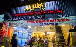 Mẫu biển bảng quảng c&aacute;o nh&agrave; h&agrave;ng đẹp