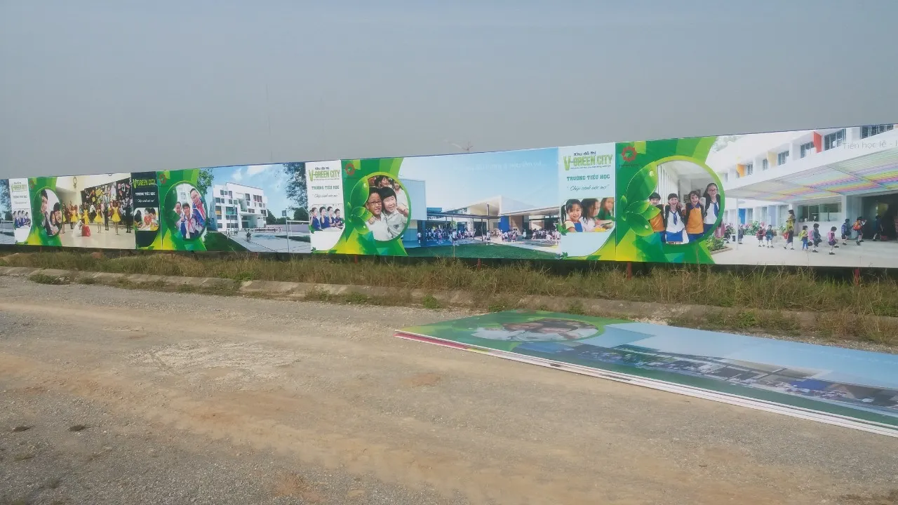 Biển chỉ dẫn nội khu rõ ràng, hệ thống biển tiện ích đồng bộ, sa bàn bố trí trung tâm, khách dễ hình dung