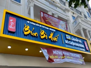 Tìm hiểu cách chọn bảng hiệu đúng theo ngành nghề kinh doanh: từ quán cà phê, spa đến công ty và tiệm vàng.