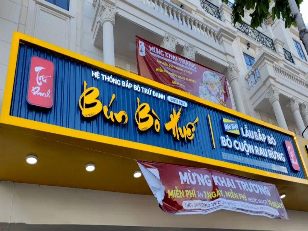 Tìm hiểu cách chọn bảng hiệu đúng theo ngành nghề kinh doanh: từ quán cà phê, spa đến công ty và tiệm vàng.