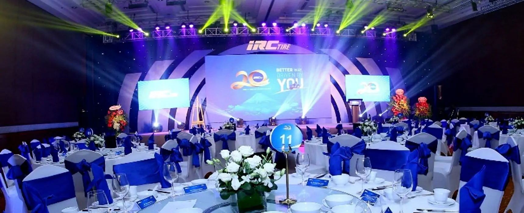 Trong thế giới tổ chức sự kiện hiện đại, in ấn quảng cáo sự kiện không còn là một hạng mục phụ mà đã trở thành một phần không thể thiếu của chiến lược truyền thông, một công cụ mạnh mẽ để định hình không khí, truyền tải thông điệp và nâng tầm chuyên nghiệp cho toàn bộ chương trình