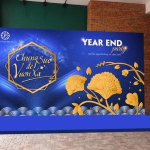 Làm Bảng Hiệu Co là đơn vị chuyên về thiết kế, in ấn và thi công các sản phẩm quảng cáo – trong đó thi công backdrop là thế mạnh nổi bật