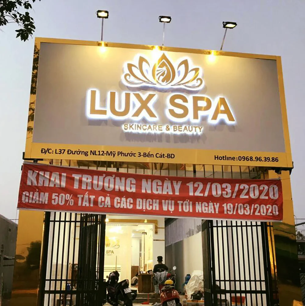 Chiêm ngưỡng 30+ mẫu biển hiệu spa – salon – nail tinh tế, sang chảnh nhất 2025. Cập nhật xu hướng thiết kế pastel, hiện đại, tối giản giúp thu hút khách hàng