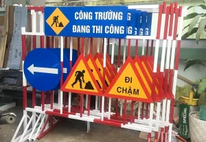 Trong lĩnh vực xây dựng, việc đảm bảo an toàn lao động luôn phải đặt lên hàng đầu. Một trong những biện pháp thiết yếu, dễ thực hiện nhưng lại thường bị xem nhẹ, đó là việc gắn biển báo an toàn đúng quy chuẩn tại công trường