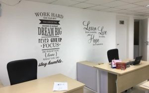 Ý Tưởng Trang Trí Văn Phòng Bằng Logo Mica, Slogan Dán Tường Tạo Động Lực
