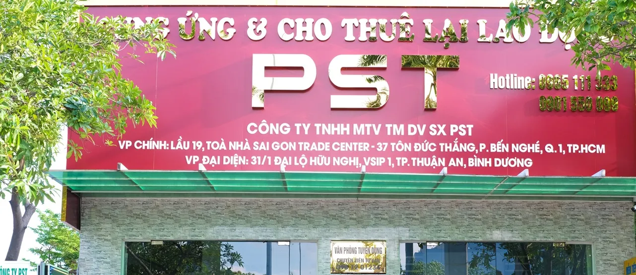 Biển hiệu – từ pano hàng rào đến sa bàn – đóng vai trò không thể thiếu trong chiến lược truyền thông trực diện tại dự án