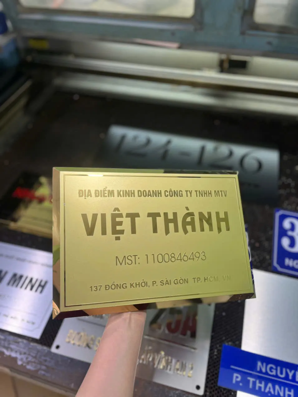 Bảng hiệu công ty - Ảnh 2