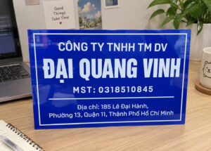 Bảng tên công ty thiết kế hiện đại, thông tin rõ ràng, nổi bật và tạo dấu ấn chuyên nghiệp cho doanh nghiệp.